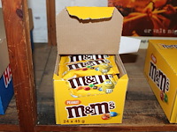 24 zakken m&m met nootjes. - afbeelding 1 van  2
