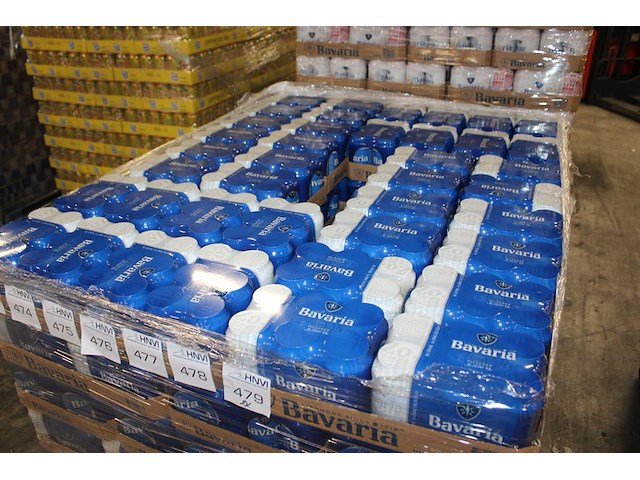 240 blikken bavaria bier 33 cl tht 9-2026. bod inclusief statiegeldwaarde van 36 euro. - afbeelding 1 van  2