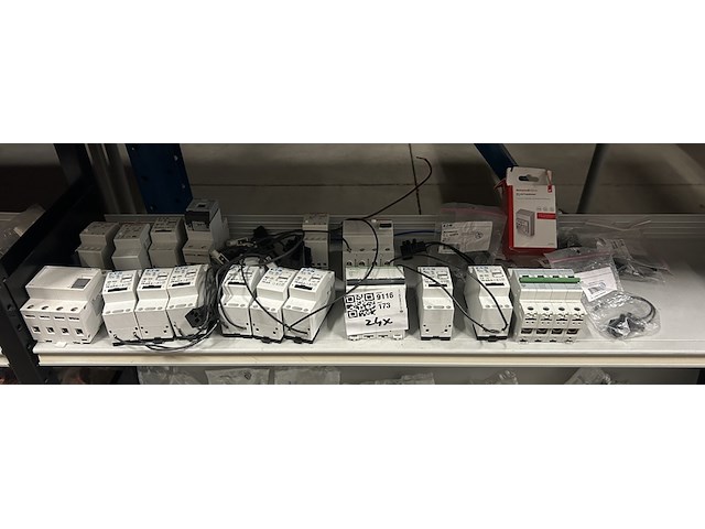 24x elektrotechnische schakelcomponenten w.o. eaton, schneider, honeywell - afbeelding 1 van  6