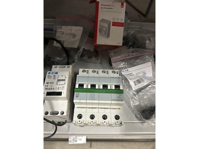 24x elektrotechnische schakelcomponenten w.o. eaton, schneider, honeywell - afbeelding 6 van  6