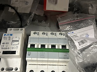 24x elektrotechnische schakelcomponenten w.o. eaton, schneider, honeywell - afbeelding 6 van  6