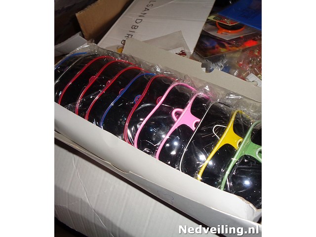 24x kinderzonnebril ass kleur - afbeelding 1 van  3