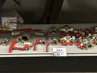 24x partij kogelkranen en afsluiters w.o. geberit - afbeelding 1 van  6