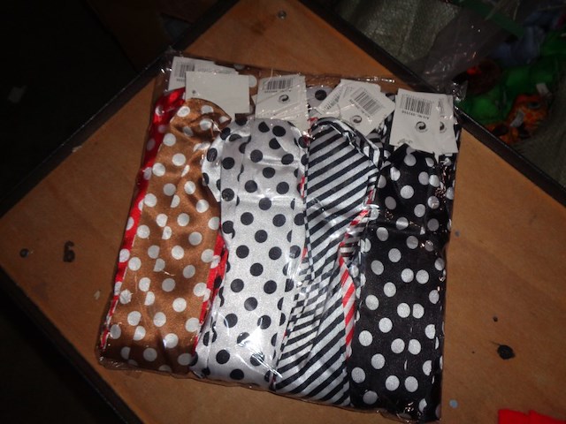 24x sjaaltjes assorti kleuren - afbeelding 2 van  3