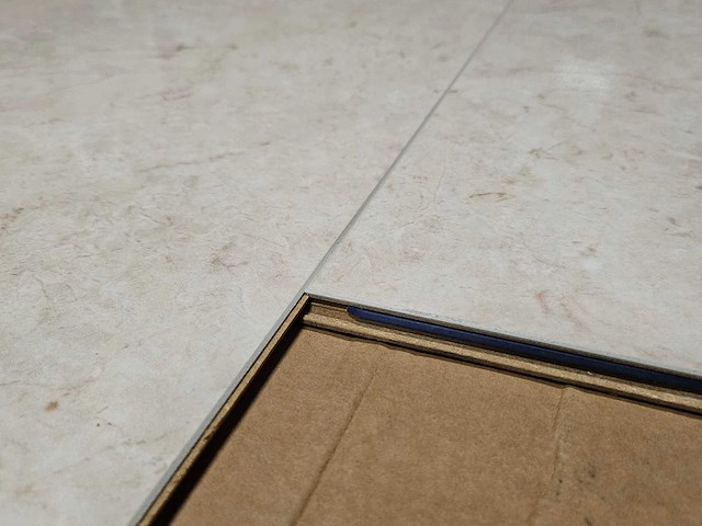 25 m2 laminaat tegel - 810 x 400 x 8 mm - afbeelding 2 van  3