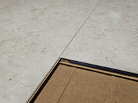 25 m2 laminaat tegel - 810 x 400 x 8 mm - afbeelding 2 van  3