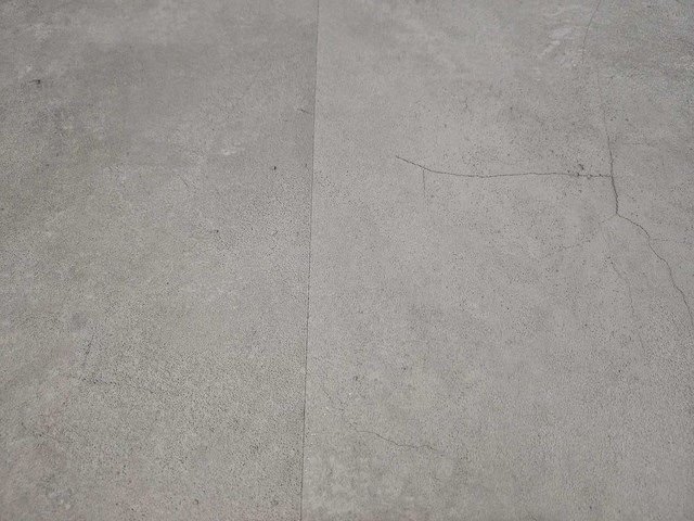 25 m2 pvc click tegel - 820 x 305 x 4 mm - afbeelding 1 van  3