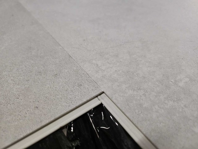25 m2 pvc click tegel - 820 x 305 x 4 mm - afbeelding 2 van  3