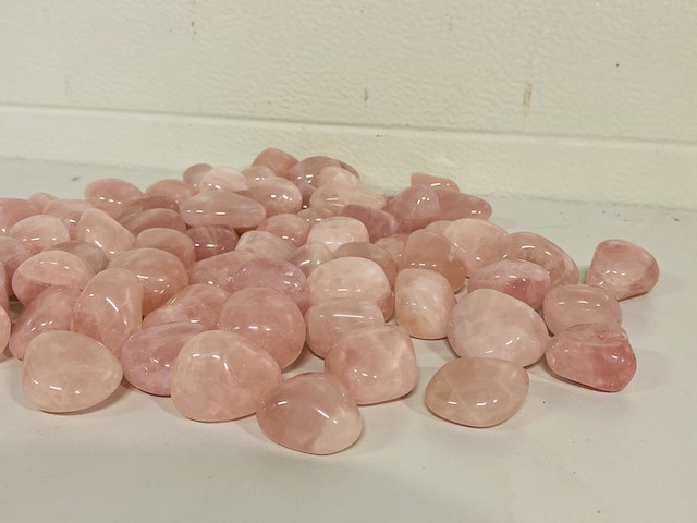 2500 gram rozenkwarts trommelstenen xxl - afbeelding 2 van  3