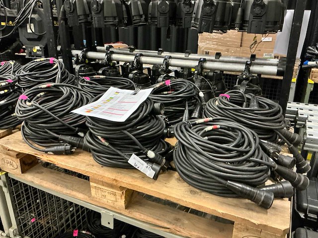 2.5mm2 shuko verlengkabel 10m (30x) - afbeelding 4 van  4