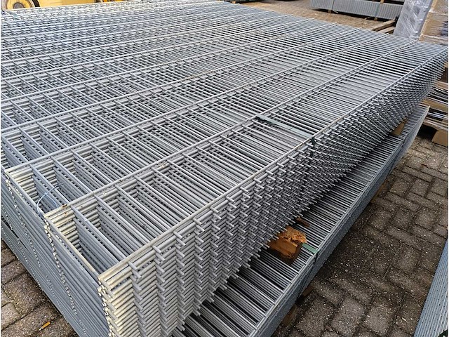 25x heras - 8/6/8 - dubbelstaafs hekwerk gegalvaniseerd 243cm hoog - afbeelding 3 van  5