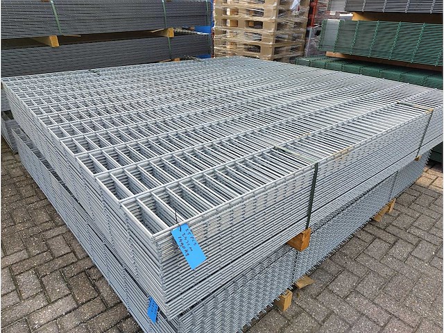 25x heras - 8/6/8 - dubbelstaafs hekwerk gegalvaniseerd 243cm hoog - afbeelding 1 van  6