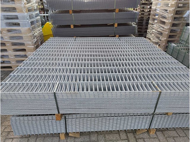 25x heras - 8/6/8 - dubbelstaafs hekwerk gegalvaniseerd 243cm hoog - afbeelding 2 van  6