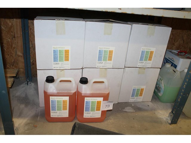 26 jerrycans a 5l microfix um balance saris company. - afbeelding 1 van  3
