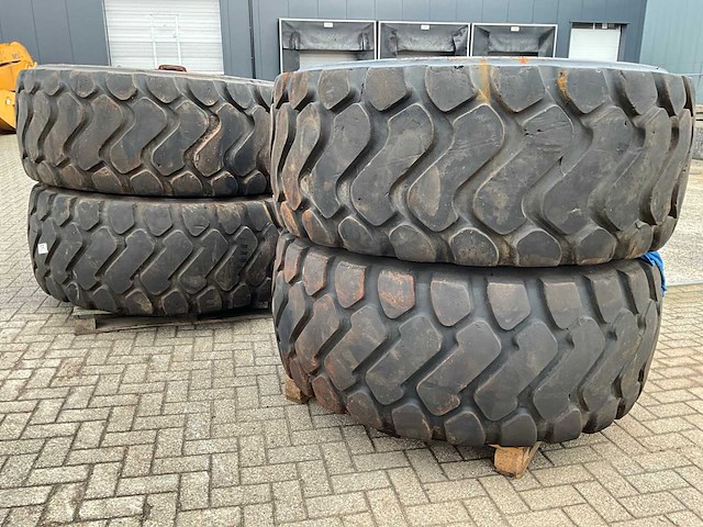 26.5r25 industrie band met velg (4x) - afbeelding 6 van  10