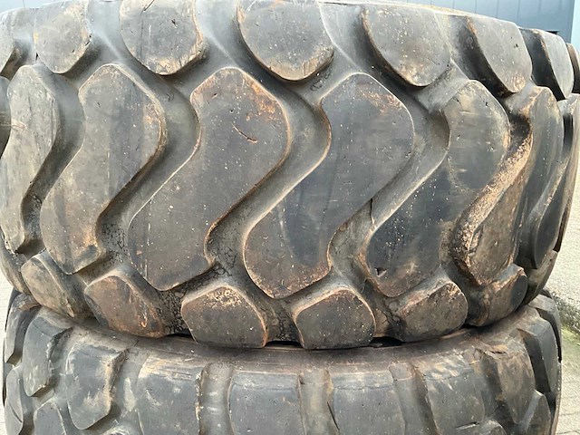 26.5r25 industrie band met velg (4x) - afbeelding 2 van  10