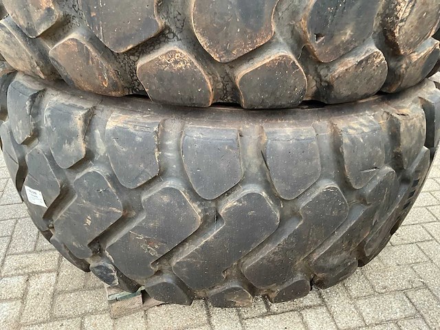 26.5r25 industrie band met velg (4x) - afbeelding 3 van  10