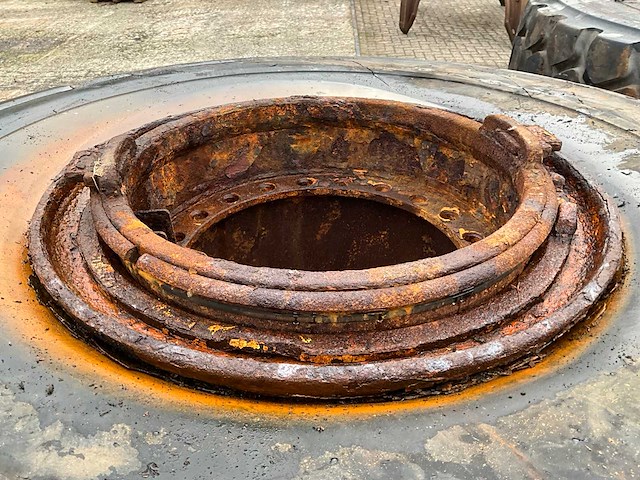 26.5r25 industrie band met velg (4x) - afbeelding 9 van  10