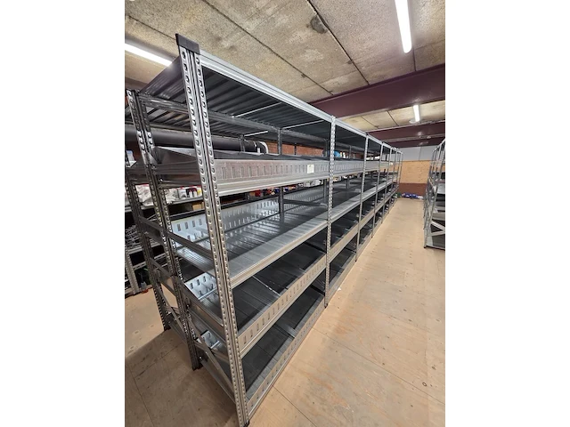 27 meter magazijnstellingen met metalen legborden en inzetbakken - afbeelding 2 van  9