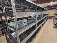 27 meter magazijnstellingen met metalen legborden en inzetbakken - afbeelding 2 van  9