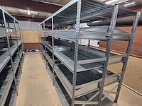 27 meter magazijnstellingen met metalen legborden en inzetbakken - afbeelding 7 van  9