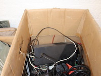 27mc en omroepproducten in en om doos en krat. - afbeelding 4 van  4