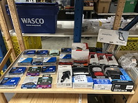 27x fietsaccessoires w.o. fietsketting, verlichting w.o. kmc, axa, sigma - afbeelding 1 van  10