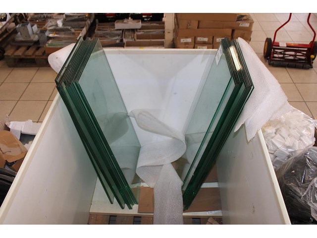 28 glasplaten met voornamelijk afmeting 86 x 38 cm. - afbeelding 1 van  3