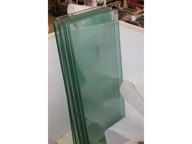 28 glasplaten met voornamelijk afmeting 86 x 38 cm. - afbeelding 2 van  3