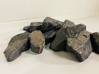 2,8 kilo shungiet ruwe stukken - afbeelding 2 van  3