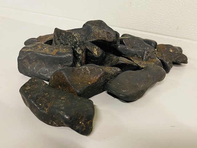 2,8 kilo shungiet ruwe stukken - afbeelding 3 van  3