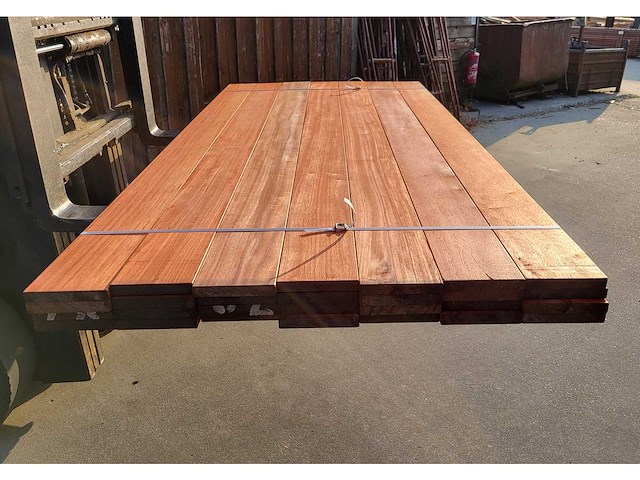 28 x padouk planken 21 x 140mm, lengte 215cm ( 8.4m2 ) - afbeelding 2 van  3