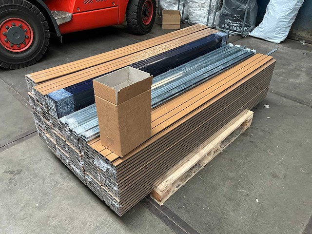 28x triple rhombus eiken composiet schutting inclusief tuinpalen (52,4 mtr) - afbeelding 2 van  7