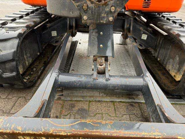 2922 - komatsu - pc58mr-5e0 - tracked excavator - afbeelding 7 van  31