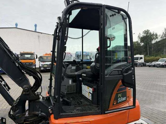 2922 - komatsu - pc58mr-5e0 - tracked excavator - afbeelding 15 van  31