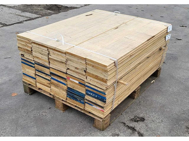 29.6m2 afrikaans eiken vloerdelen 18 x 190 mm, lengte 120cm ( 130x ) - afbeelding 1 van  5