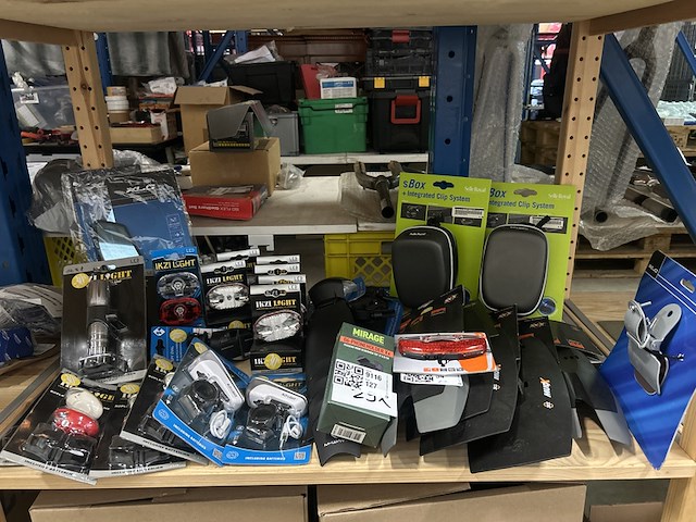 29x fietsaccessoires w.o. verlichting, telefoonhouder w.o. selle royal, ikzi - afbeelding 1 van  10