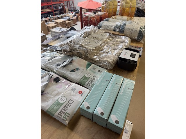 29x mix partij w.o. badmatten, strijkplankhoezen, woonkleden, waslijn w.o. brabantia, chicalot, hobby - afbeelding 1 van  13