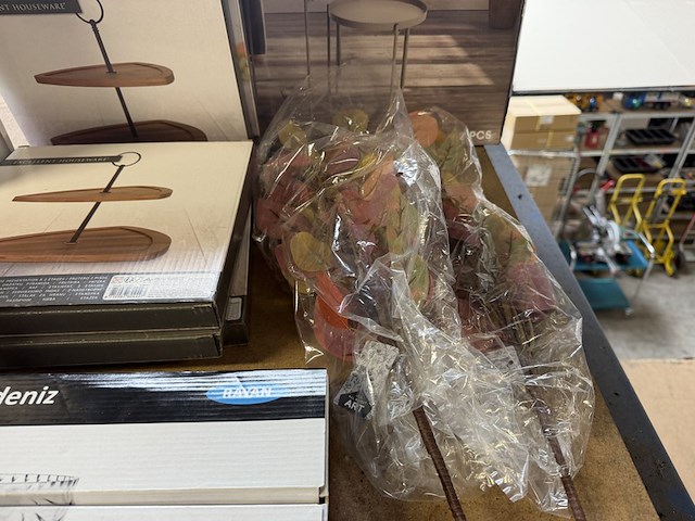29x woonaccessoires w.o. windlicht, manden, bijzettafel - afbeelding 3 van  12