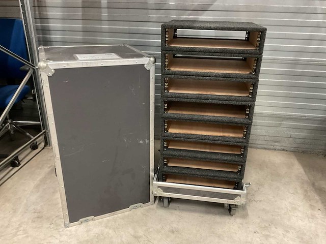 2u 19” rack (8x) - afbeelding 1 van  2