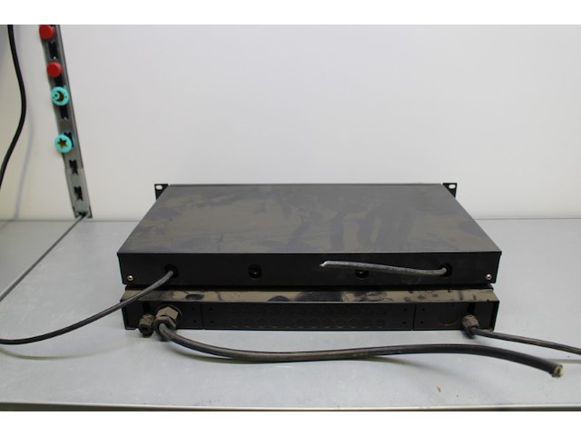 2x 19 inch apparatuur - afbeelding 9 van  9