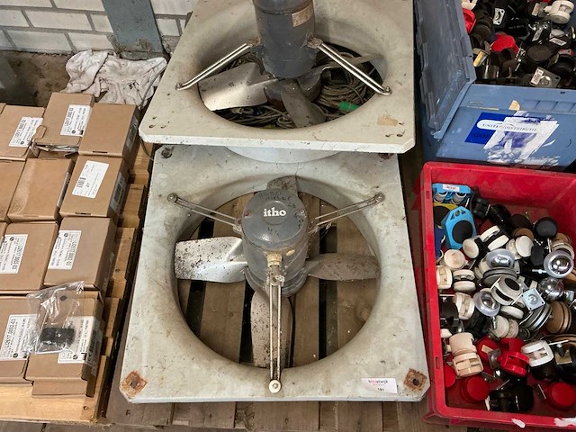 2x 220 ventilatoren met temperatuursensoren - afbeelding 1 van  6