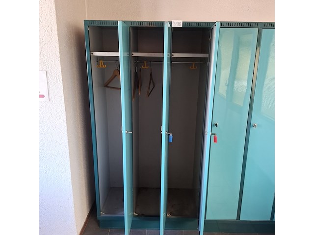 2x 3-deurs lockerkast - afbeelding 2 van  3