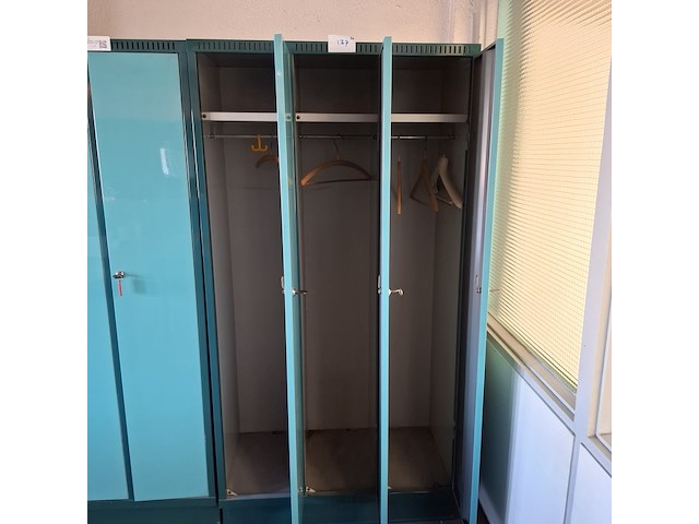 2x 3-deurs lockerkast - afbeelding 3 van  3
