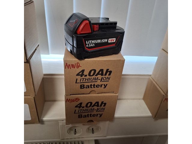 2x accu 18v - 4.0ah - afbeelding 1 van  6