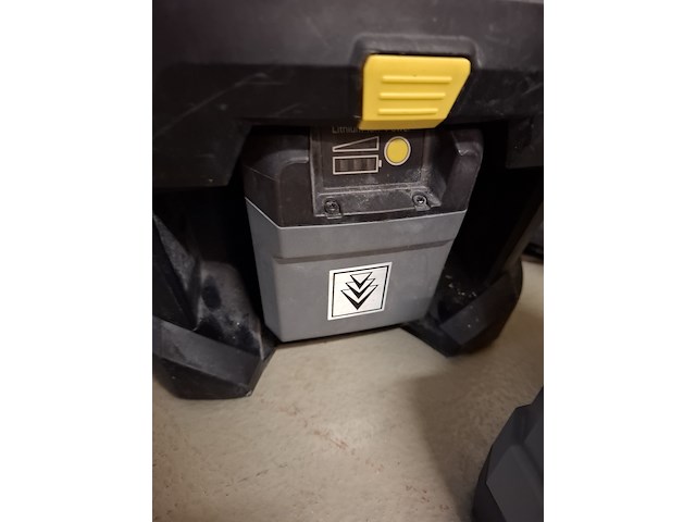 2x accu bedrijfstofzuiger karcher, t9/1bp, bouwjaar 2020 - afbeelding 6 van  8
