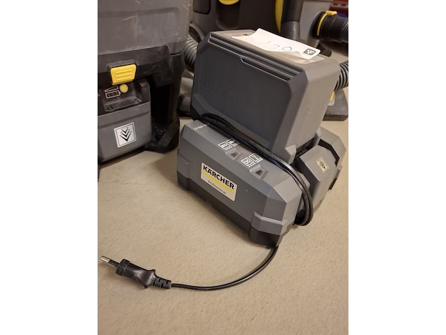 2x accu bedrijfstofzuiger karcher, t9/1bp, bouwjaar 2020 - afbeelding 7 van  8