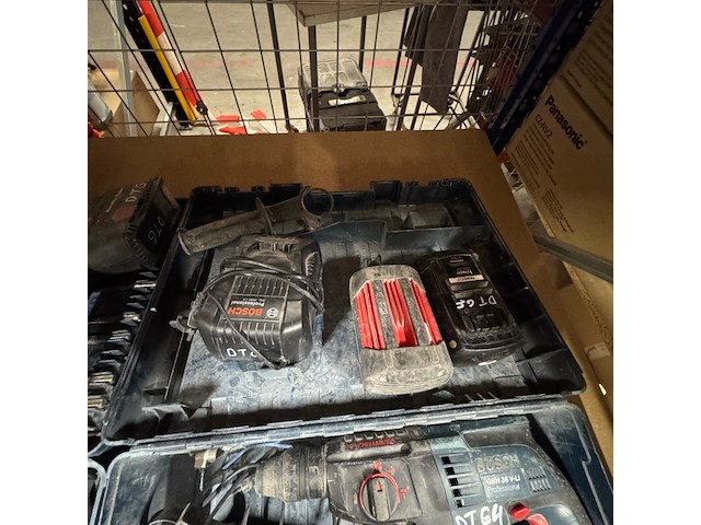2x accu boorhamer, bosch, gbh 24 vre en gbh 36 v-li - afbeelding 4 van  5