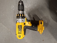 2x accu boormachine met partij opgepast nat borden, de walt , o.a. dc945 - afbeelding 4 van  13