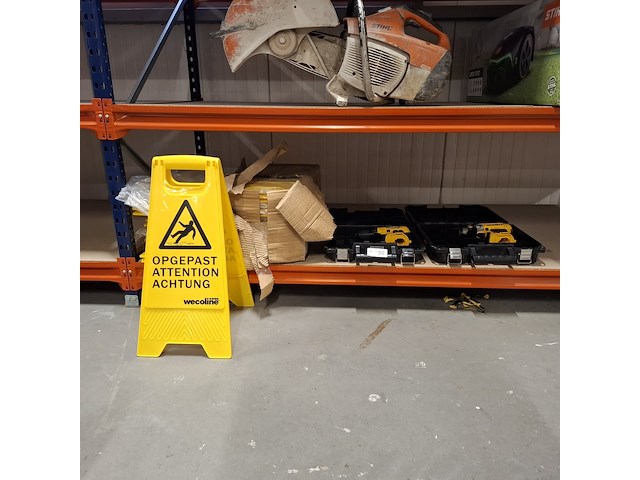 2x accu boormachine met partij opgepast nat borden, de walt , o.a. dc945 - afbeelding 1 van  13